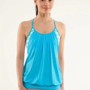 Lululemon No Limit Tank Top 2 in 1 Sports Bra Stripes Blue and White size